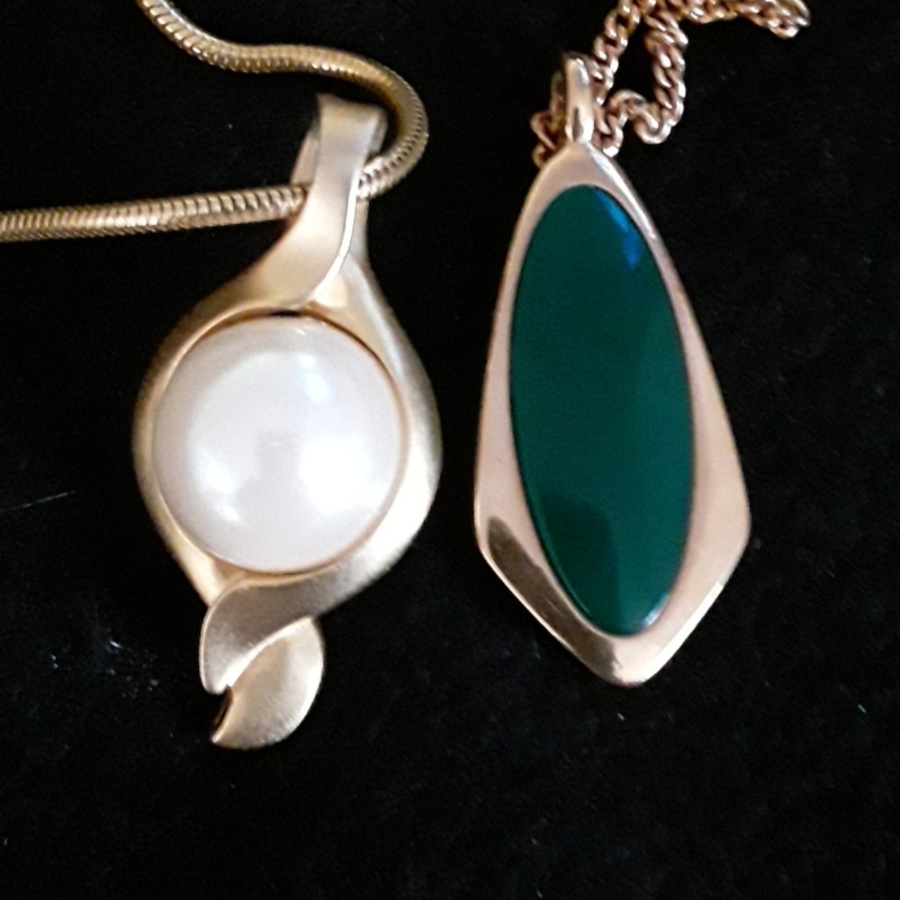 Vintage Gold Tone Necklaces 1- Pearl,1 -Jade /Reversible EUC